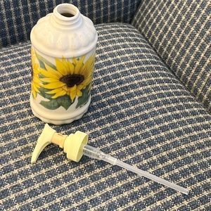 Ceramic, sunflower soap dispenser